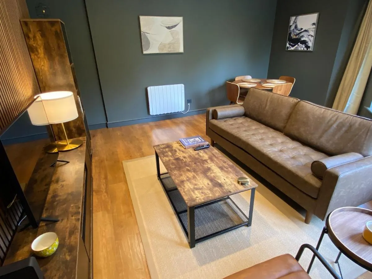 Luxury 2 Bedroom Apartment W/ Free Parking ヨーク