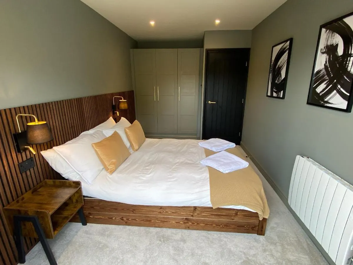 Luxury 2 Bedroom Apartment W/ Free Parking York